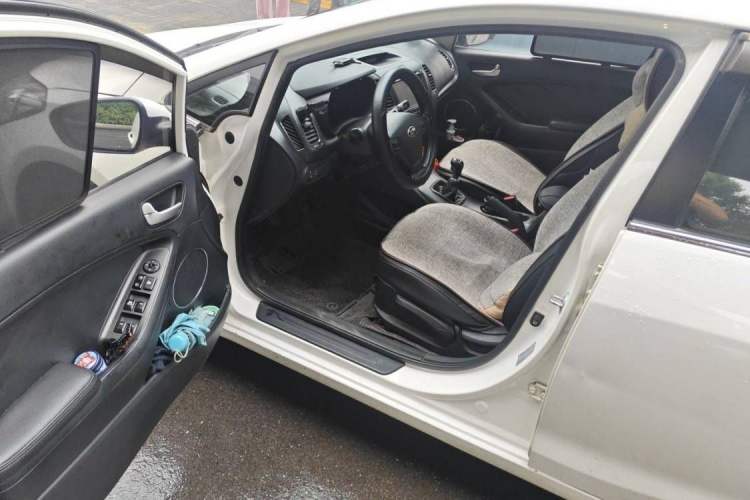 Used Kia K3 2013 1.6L Manual GLS Interior 6
