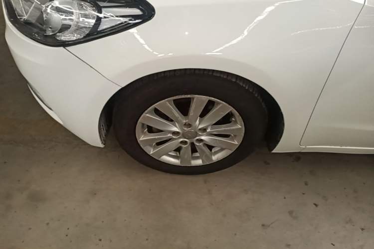 Used Kia K3 2013 1.6L Manual GLS Left Front Wheel Hub