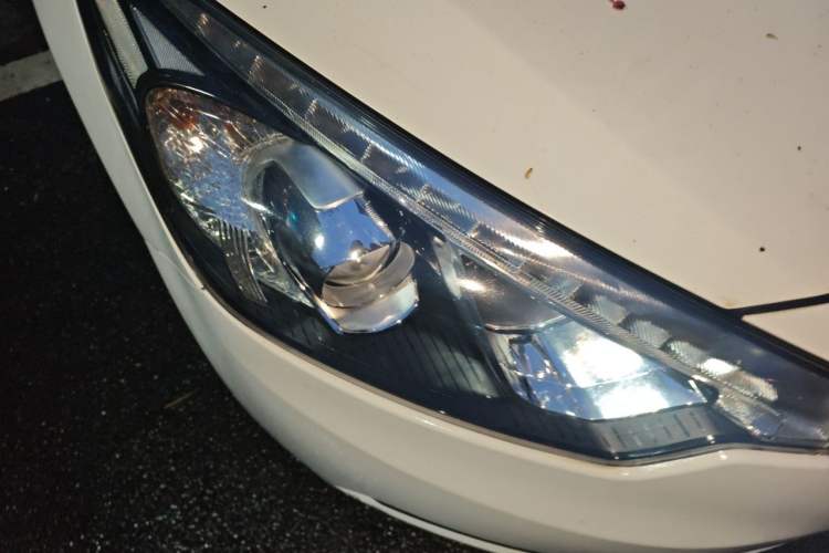 Used Kia K3 2013 1.6L Manual GLS Right Front Headlight