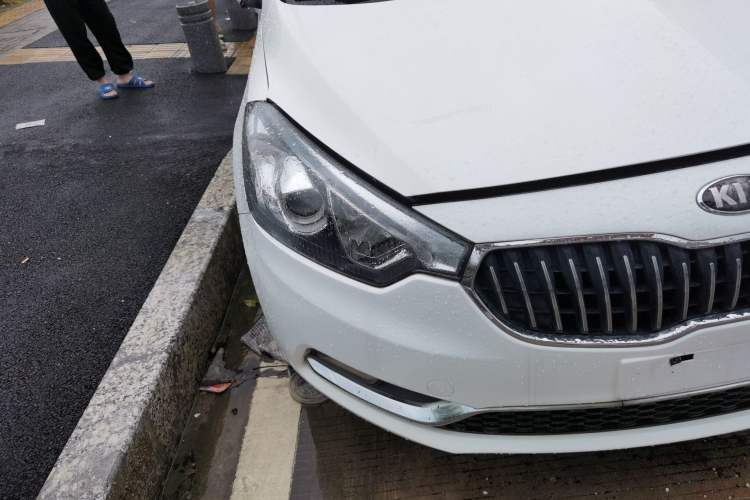 Used Kia K3 2013 1.6L Automatic DLX Right Front Headlight