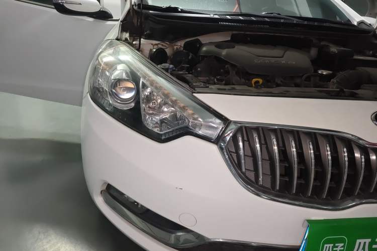 Used Kia K3 2013 1.6L Manual GLS Right Front Headlight