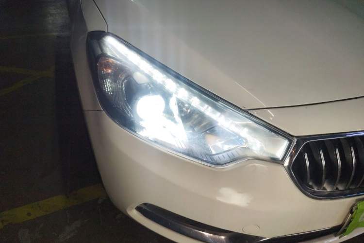 Used Kia K3 2013 1.6L Manual GLS Right Front Headlight
