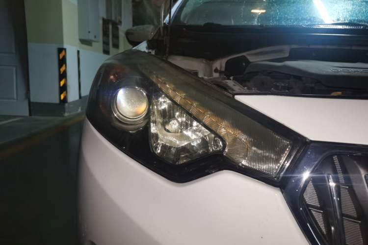 Used Kia K3 2013 1.6L Automatic GLS Right Front Headlight