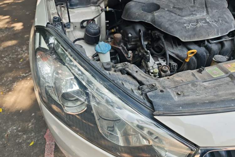 Used Kia K3 2013 1.6L Automatic DLX Right Front Headlight