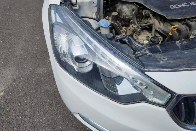 Used Kia K3 2013 1.6L Automatic GLS Right Front Headlight