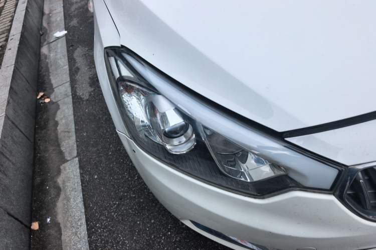 Used Kia K3 2013 1.6L Automatic GL Right Front Headlight