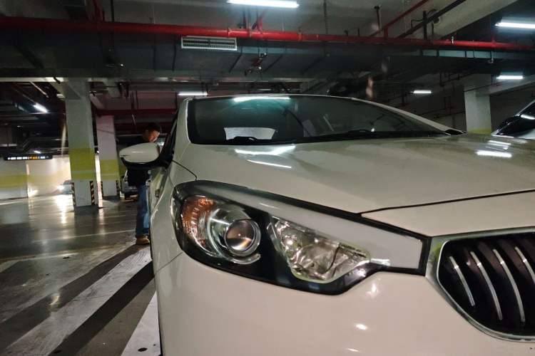 Used Kia K3 2013 1.6L Automatic GL Right Front Headlight