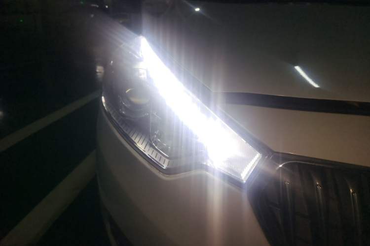Used Kia K3 2013 1.6L Automatic GLS Right Front Headlight