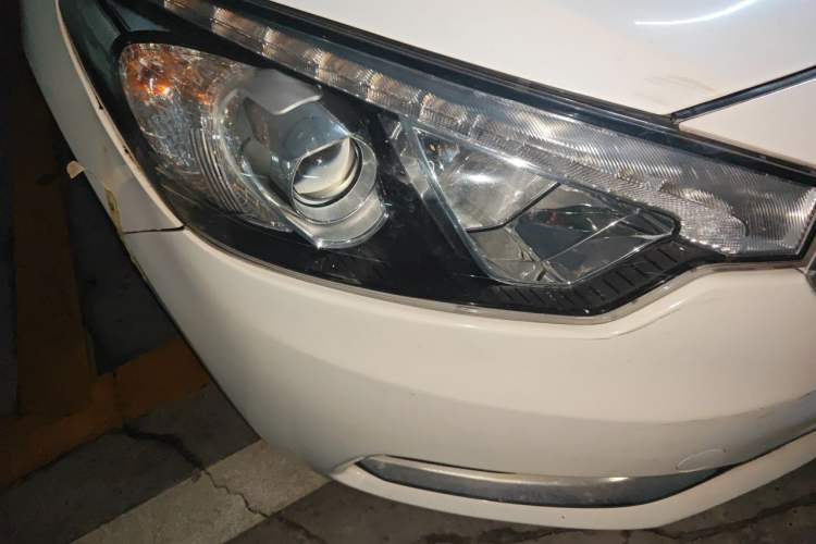 Used Kia K3 2013 1.6L Automatic GLS Right Front Headlight