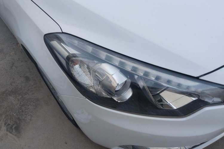 Used Kia K3 2013 1.6L Manual GLS Right Front Headlight
