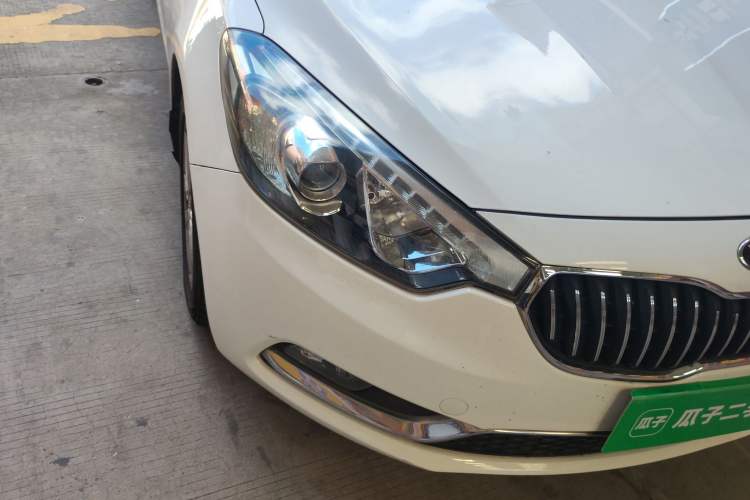 Used Kia K3 2013 1.6L Automatic GLS Right Front Headlight