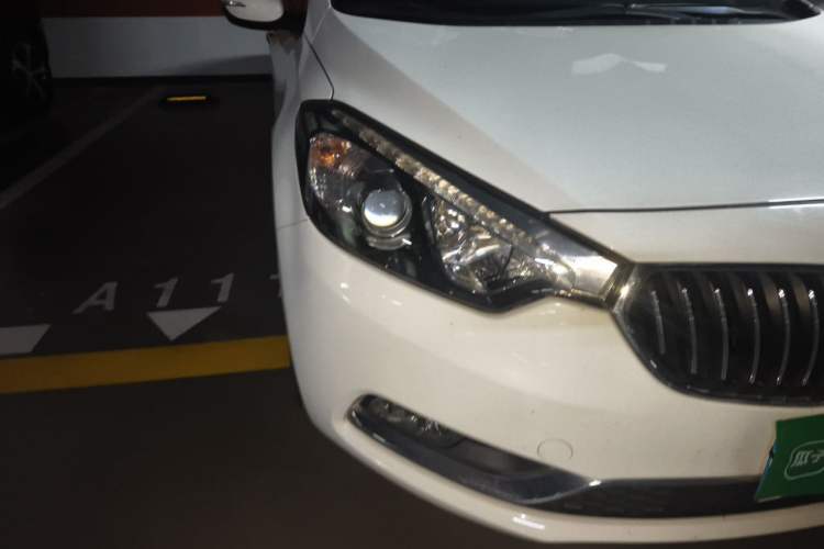 Used Kia K3 2013 1.6L Automatic DLX Right Front Headlight