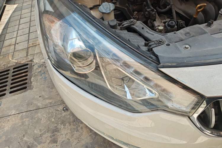 Used Kia K3 2013 1.6L Automatic GLS Right Front Headlight