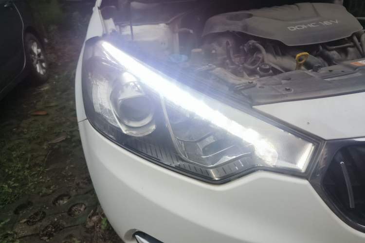 Used Kia K3 2013 1.6L Manual GLS Right Front Headlight