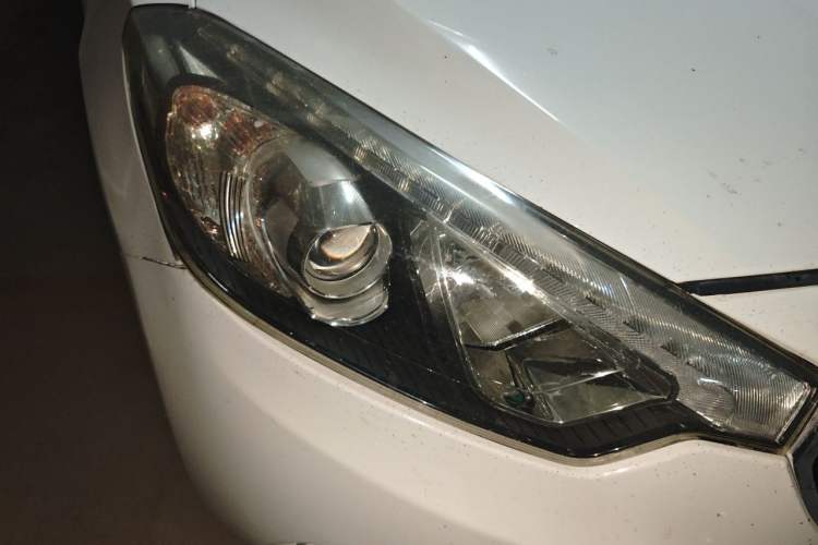 Used Kia K3 2013 1.6L Automatic DLX Right Front Headlight