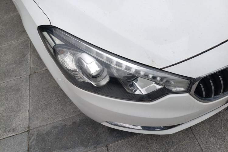 Used Kia K3 2013 1.6L Automatic GLS Right Front Headlight