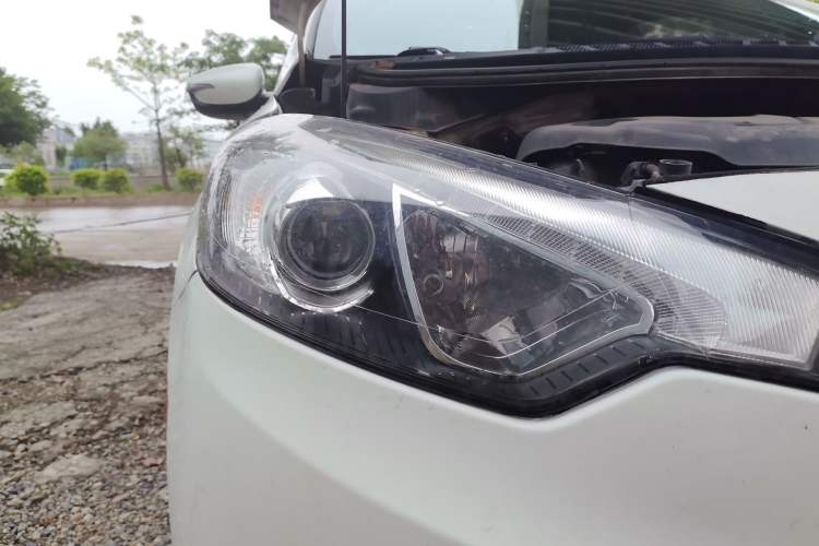 Used Kia K3 2013 1.6L Automatic GLS Right Front Headlight