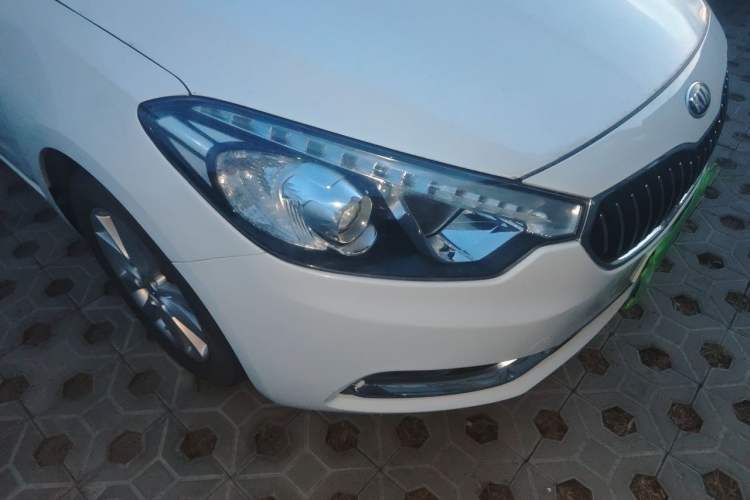 Used Kia K3 2013 1.6L Automatic GLS Right Front Headlight