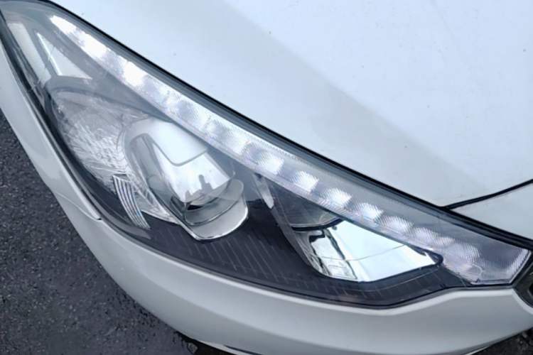 Used Kia K3 2013 1.6L Manual GLS Right Front Headlight