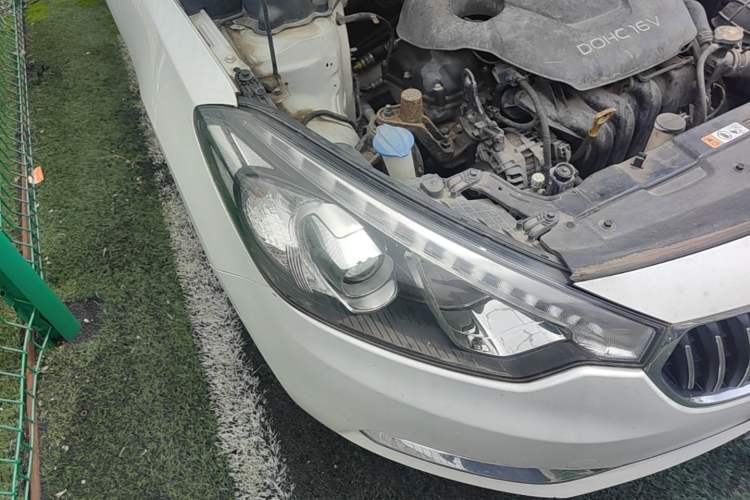 Used Kia K3 2013 1.6L Automatic GLS Right Front Headlight