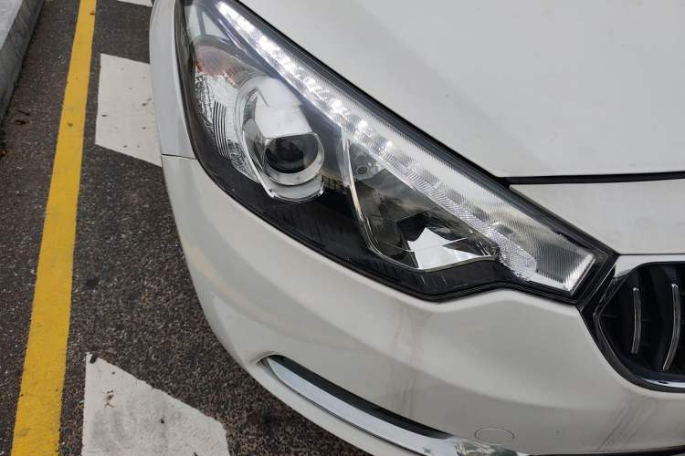 Used Kia K3 2013 1.6L Automatic DLX Right Front Headlight