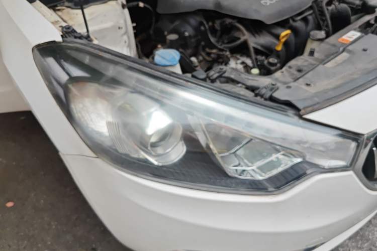 Used Kia K3 2013 1.6L Manual GLS Right Front Headlight