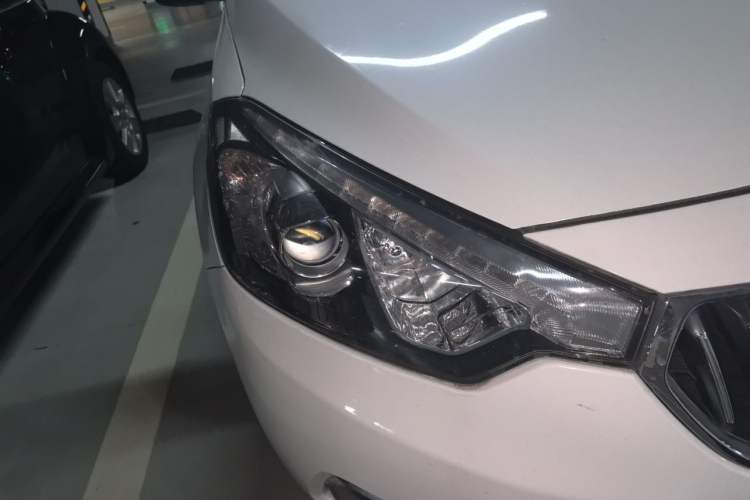 Used Kia K3 2013 1.6L Manual GLS Right Front Headlight