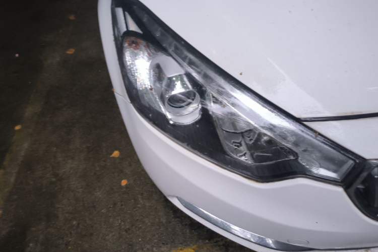 Used Kia K3 2013 1.6L Manual GLS Right Front Headlight