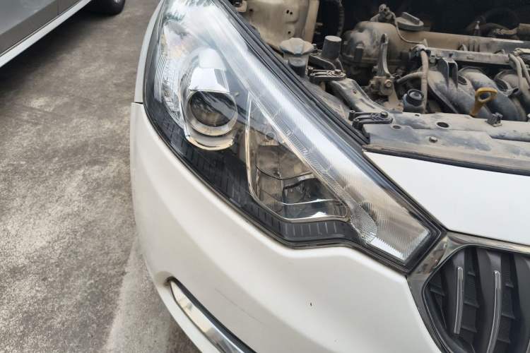 Used Kia K3 2013 1.6L Automatic GLS Right Front Headlight