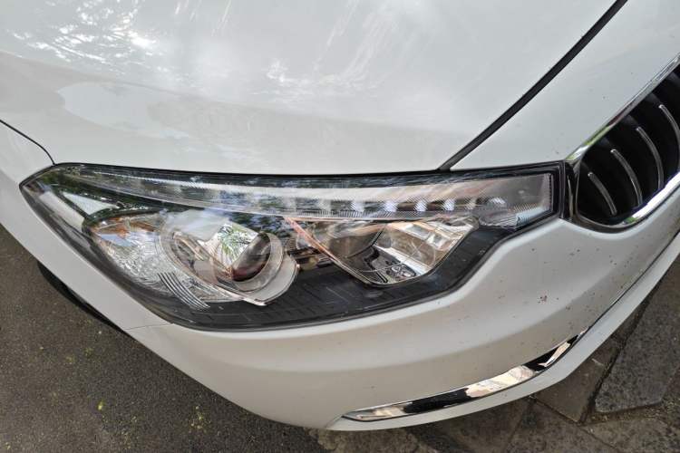 Used Kia K3 2013 1.6L Automatic GLS Right Front Headlight