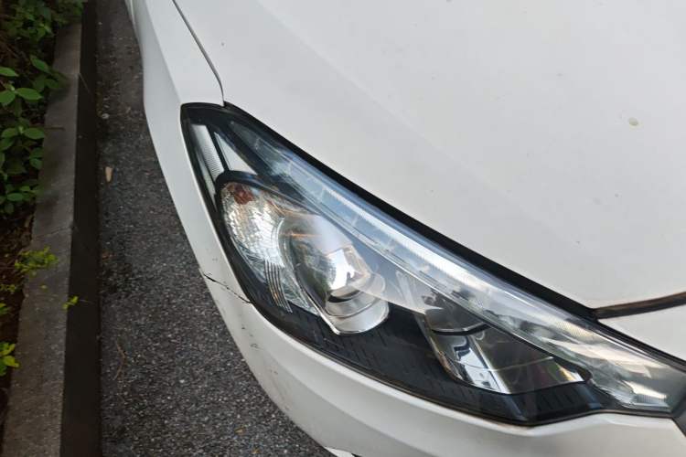 Used Kia K3 2013 1.6L Automatic Premium Right Front Headlight