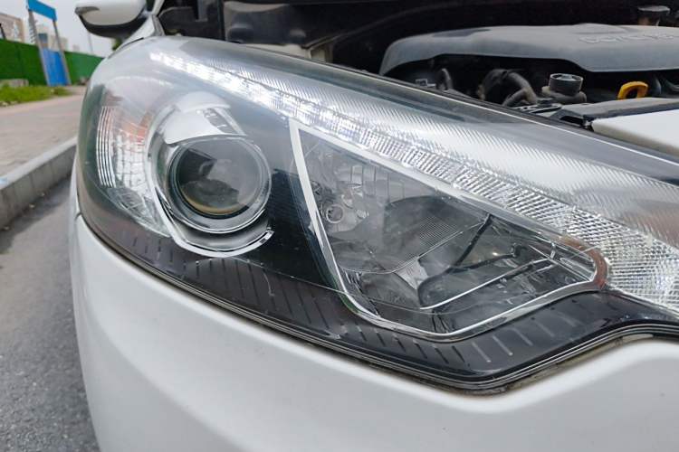 Used Kia K3 2013 1.6L Automatic DLX Right Front Headlight