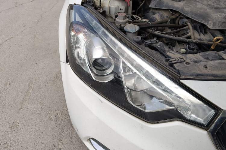 Used Kia K3 2013 1.6L Manual GLS Right Front Headlight