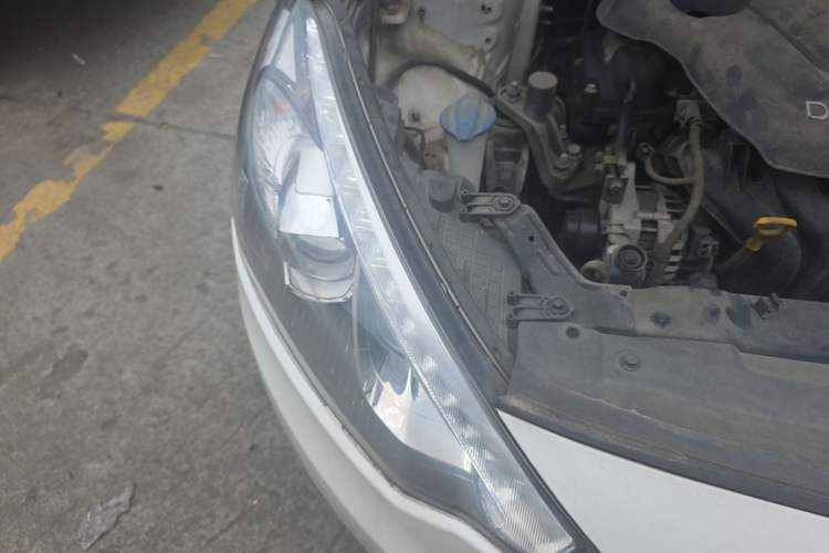 Used Kia K3 2013 1.6L Automatic DLX Right Front Headlight