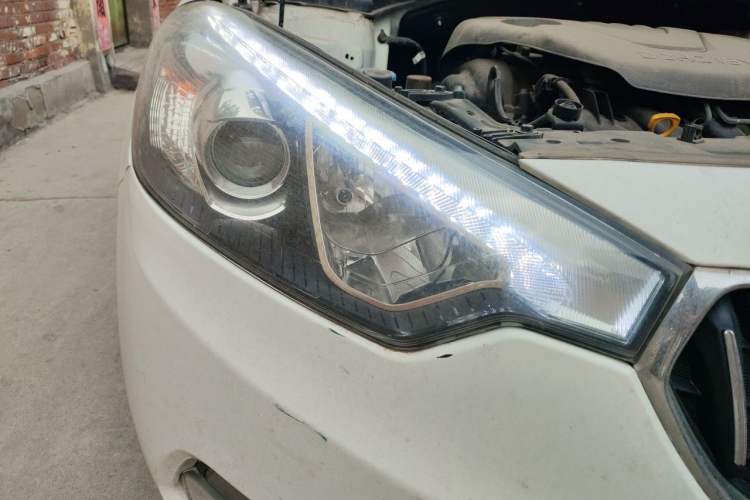 Used Kia K3 2013 1.6L Automatic GLS Right Front Headlight