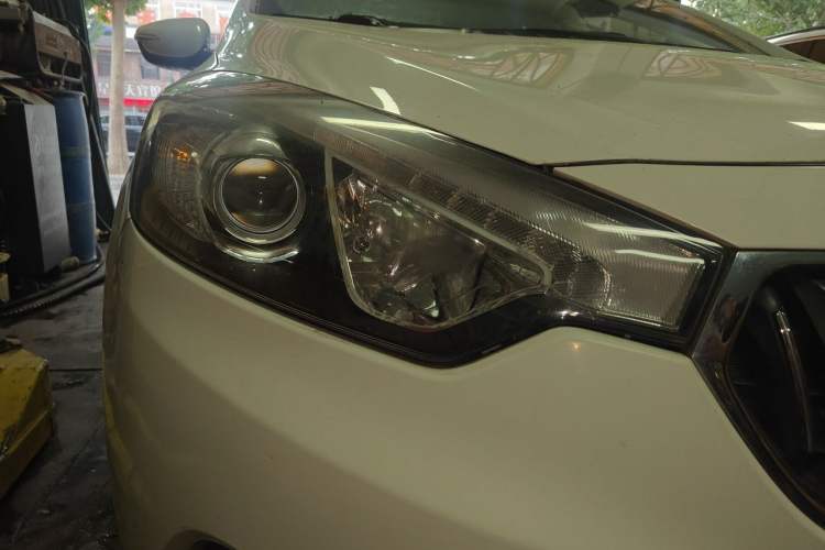 Used Kia K3 2013 1.6L Manual GLS Right Front Headlight