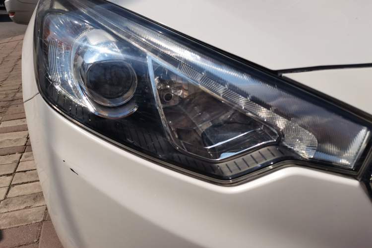 Used Kia K3 2013 1.6L Manual GLS Right Front Headlight