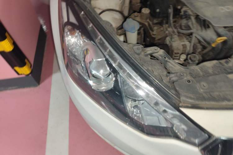 Used Kia K3 2013 1.6L Automatic DLX Right Front Headlight