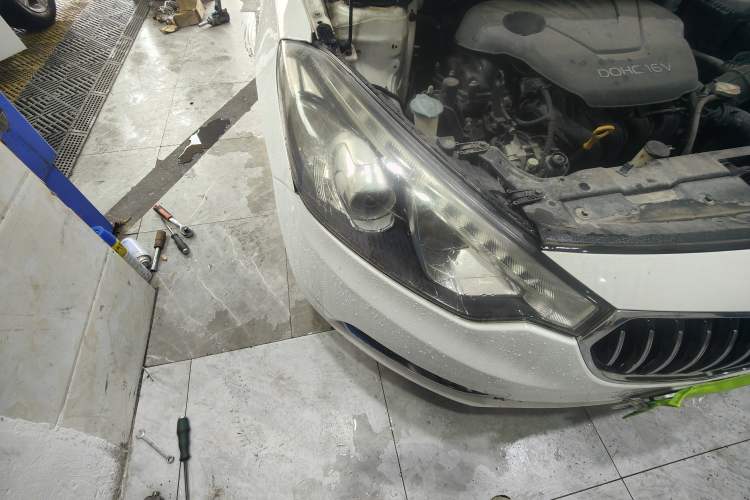 Used Kia K3 2013 1.6L Automatic GLS Right Front Headlight