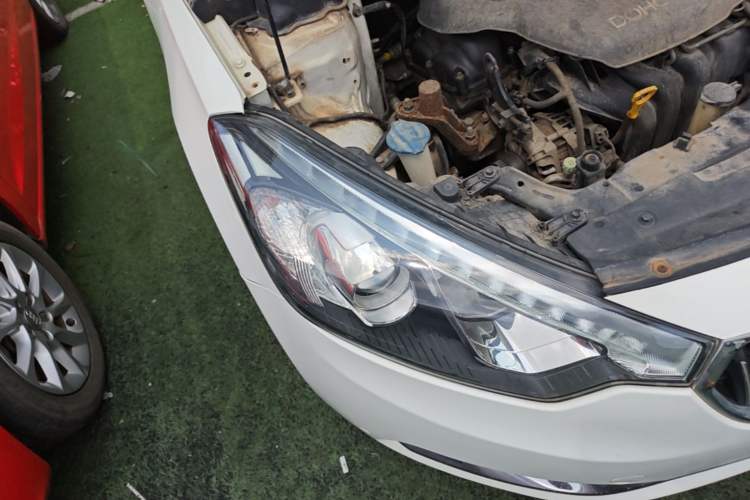 Used Kia K3 2013 1.6L Automatic GLS Right Front Headlight