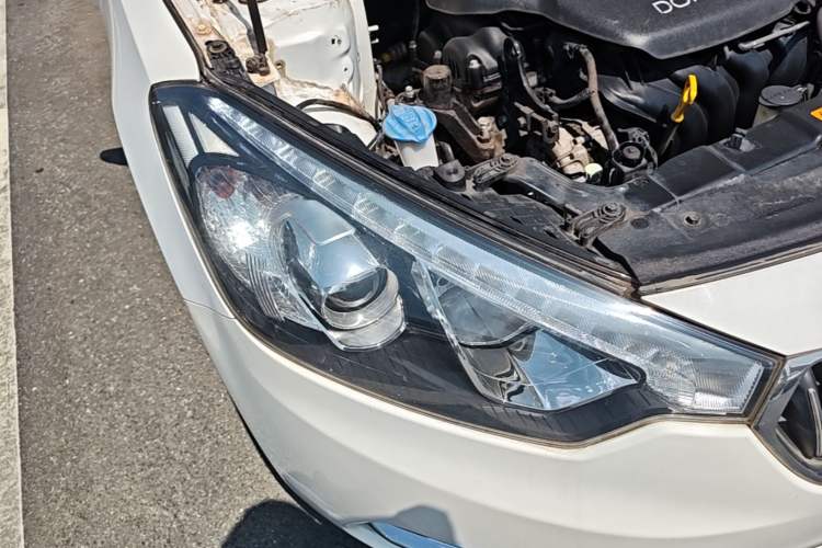Used Kia K3 2013 1.6L Manual GLS Right Front Headlight