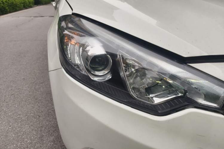Used Kia K3 2013 1.6L Automatic GLS Right Front Headlight