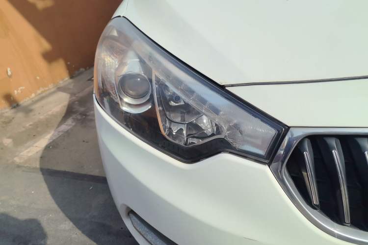 Used Kia K3 2013 1.6L Automatic GLS Right Front Headlight