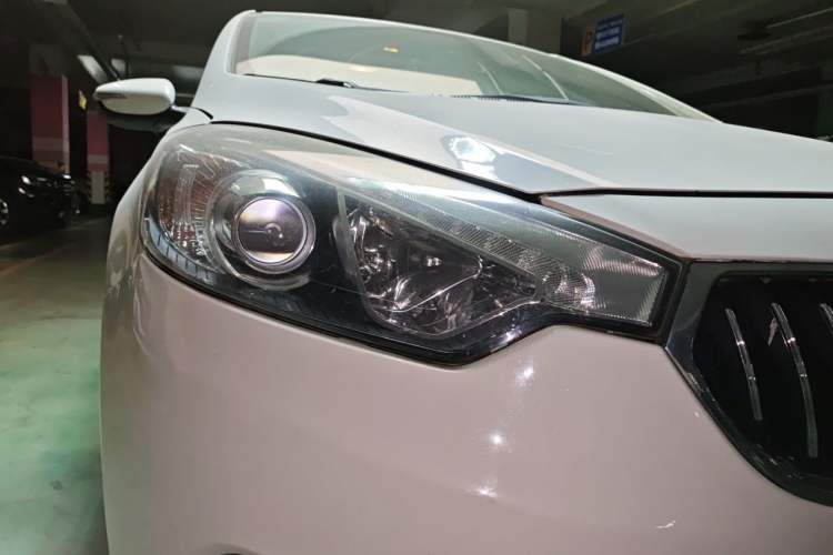 Used Kia K3 2013 1.6L Automatic GLS Right Front Headlight