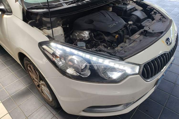Used Kia K3 2013 1.6L Automatic GLS Right Front Headlight