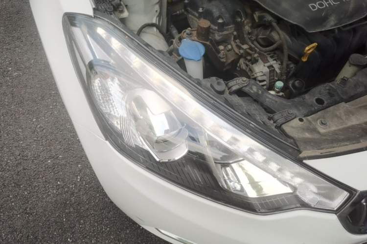 Used Kia K3 2013 1.6L Automatic GLS Right Front Headlight