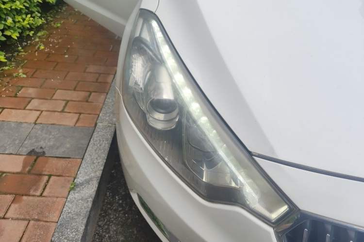 Used Kia K3 2013 1.6L Automatic DLX Right Front Headlight
