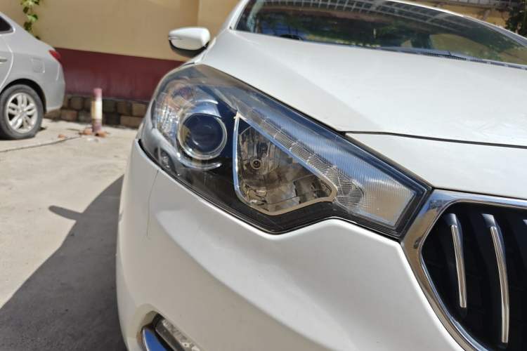 Used Kia K3 2013 1.6L Automatic DLX Right Front Headlight