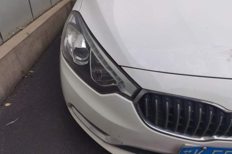 Used Kia K3 2013 1.6L Manual GLS Right Front Headlight