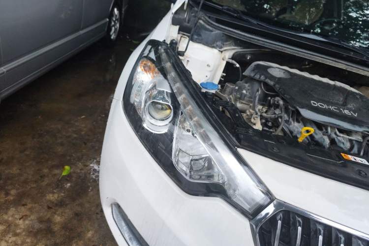 Used Kia K3 2013 1.6L Automatic GLS Right Front Headlight